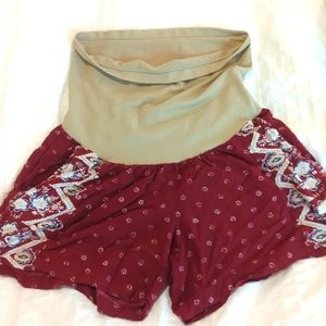 Motherhood Maternity lightweight red pattern shorts, medium